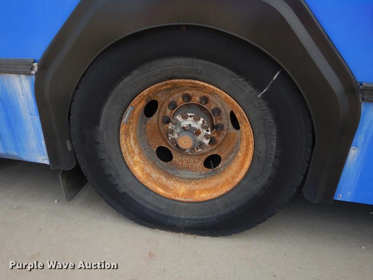 image for item DB6204 2001 Gillig C21B102N4 transit bus