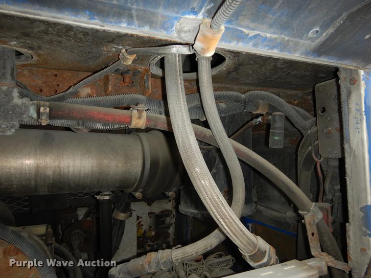 image for item DB6204 2001 Gillig C21B102N4 transit bus