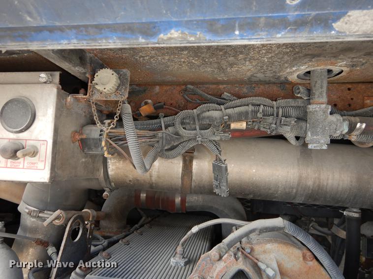 image for item DB6204 2001 Gillig C21B102N4 transit bus