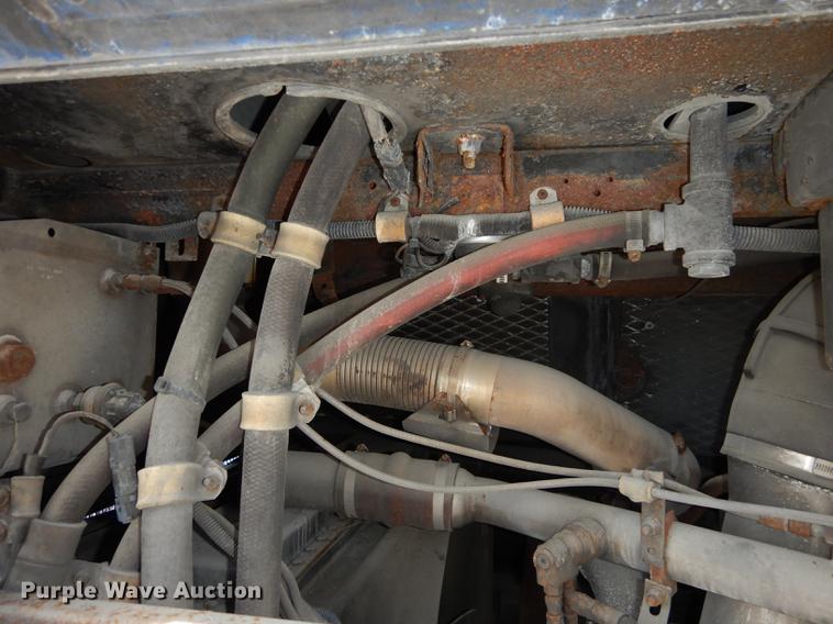 image for item DB6204 2001 Gillig C21B102N4 transit bus