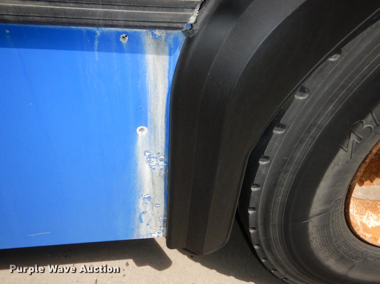 image for item DB6204 2001 Gillig C21B102N4 transit bus