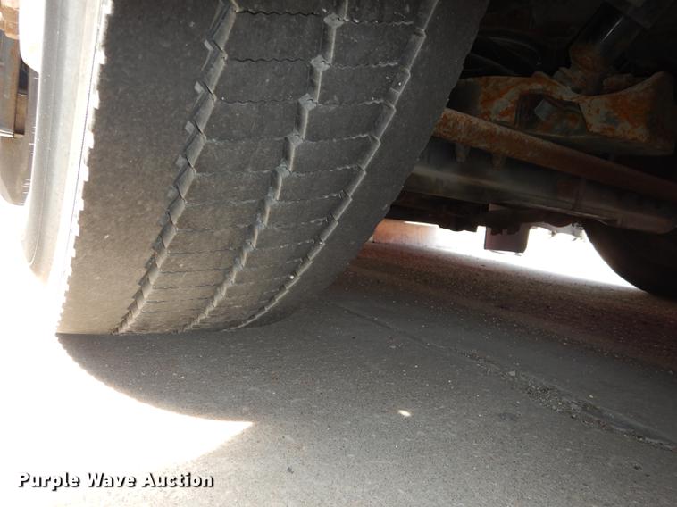 image for item DB6204 2001 Gillig C21B102N4 transit bus