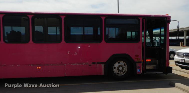 image for item DB6205 2001 Gillig Phantom C21B102N4 transit bus