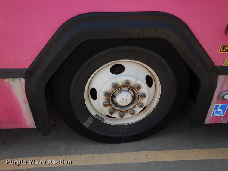 image for item DB6205 2001 Gillig Phantom C21B102N4 transit bus