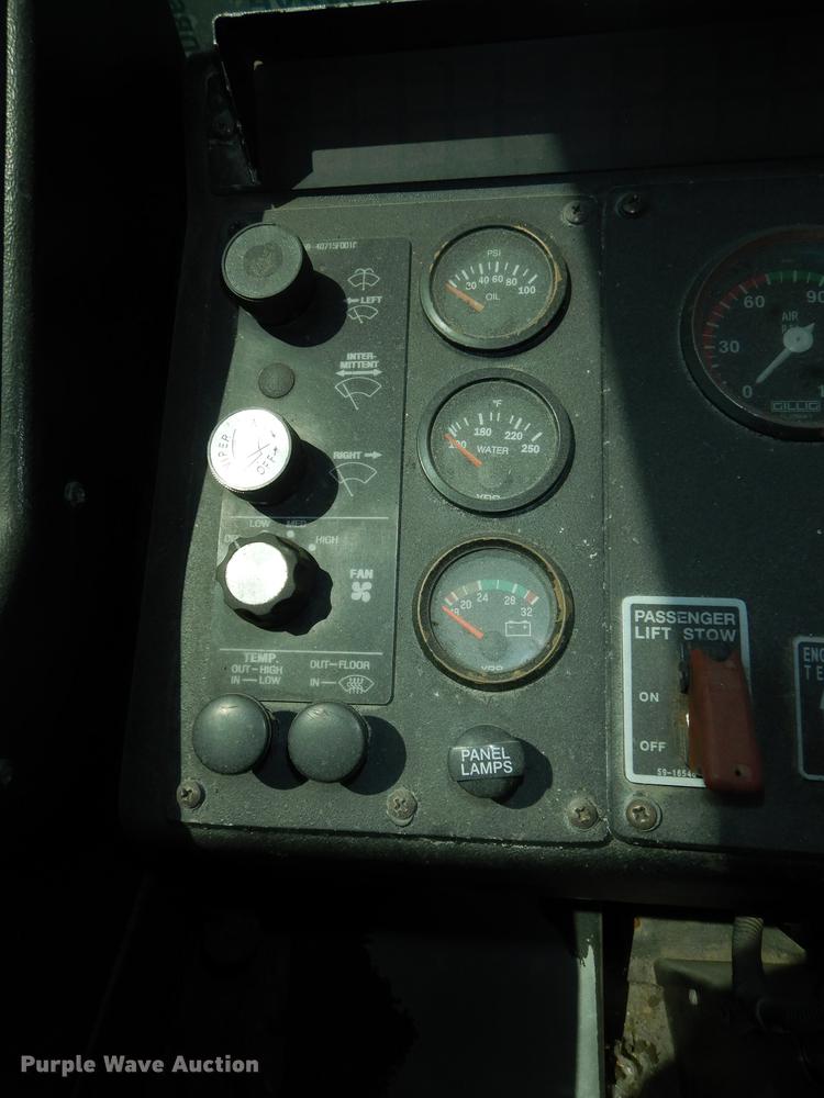 image for item DB6205 2001 Gillig Phantom C21B102N4 transit bus