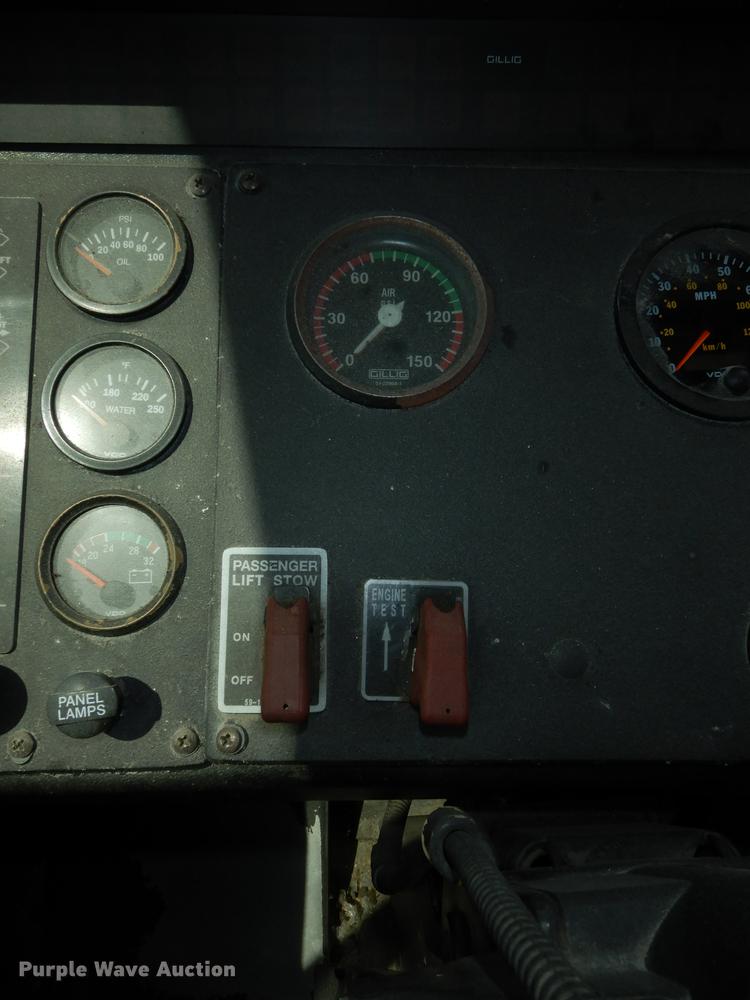 image for item DB6205 2001 Gillig Phantom C21B102N4 transit bus