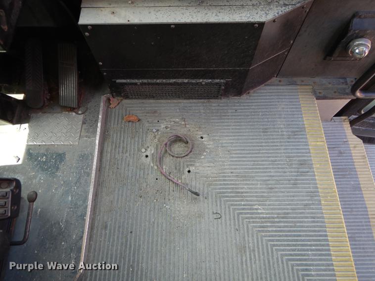 image for item DB6205 2001 Gillig Phantom C21B102N4 transit bus