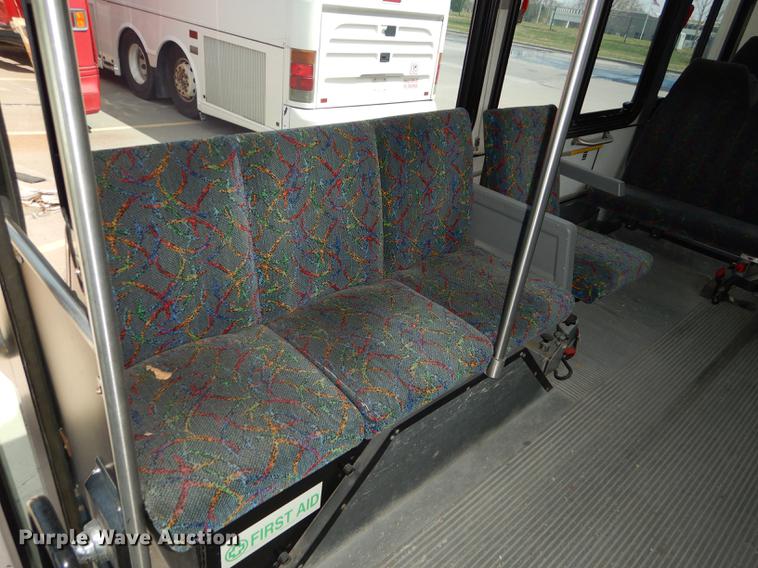image for item DB6205 2001 Gillig Phantom C21B102N4 transit bus