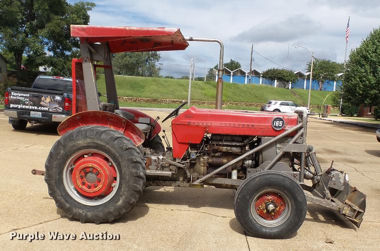 image for item DB7016 1973 Massey-Ferguson 165 tractor