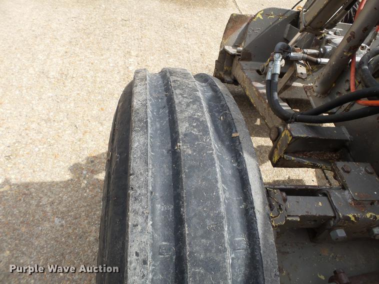 image for item DB7016 1973 Massey-Ferguson 165 tractor