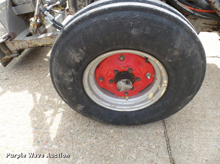 image for item DB7016 1973 Massey-Ferguson 165 tractor