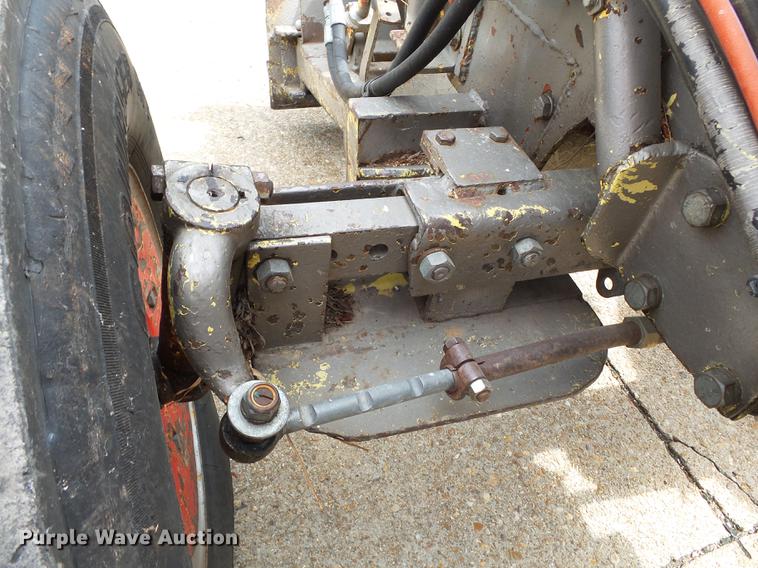 image for item DB7016 1973 Massey-Ferguson 165 tractor