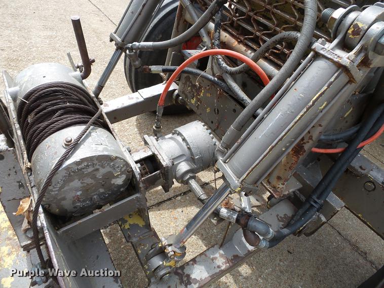 image for item DB7016 1973 Massey-Ferguson 165 tractor