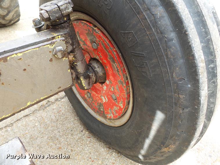 image for item DB7016 1973 Massey-Ferguson 165 tractor