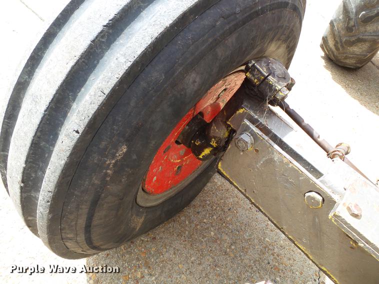 image for item DB7016 1973 Massey-Ferguson 165 tractor