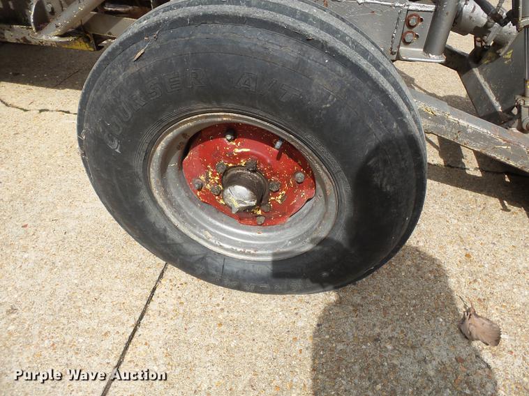 image for item DB7016 1973 Massey-Ferguson 165 tractor