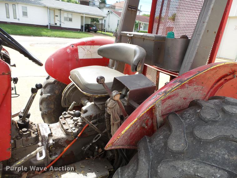 image for item DB7016 1973 Massey-Ferguson 165 tractor