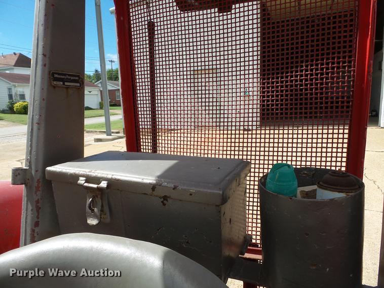 image for item DB7016 1973 Massey-Ferguson 165 tractor