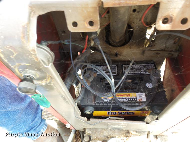 image for item DB7016 1973 Massey-Ferguson 165 tractor