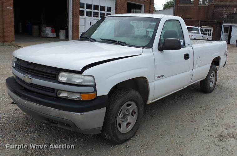 image for item DB7017 2001 Chevrolet Silverado 1500 pickup truck