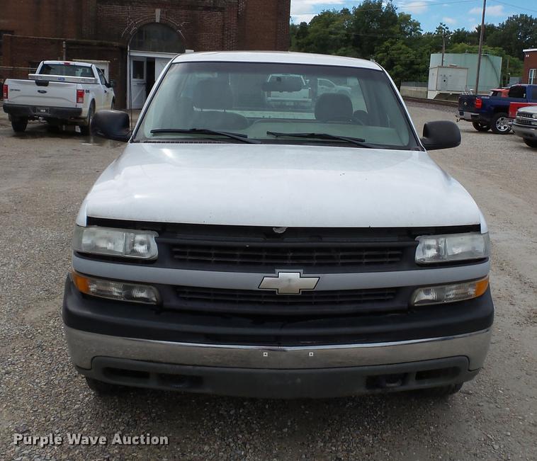 image for item DB7017 2001 Chevrolet Silverado 1500 pickup truck