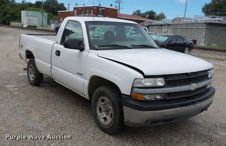 image for item DB7017 2001 Chevrolet Silverado 1500 pickup truck