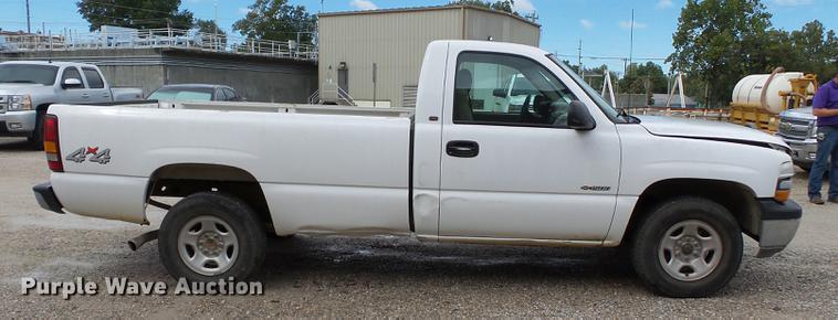 image for item DB7017 2001 Chevrolet Silverado 1500 pickup truck