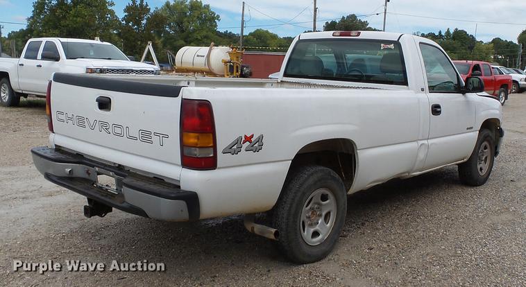 image for item DB7017 2001 Chevrolet Silverado 1500 pickup truck