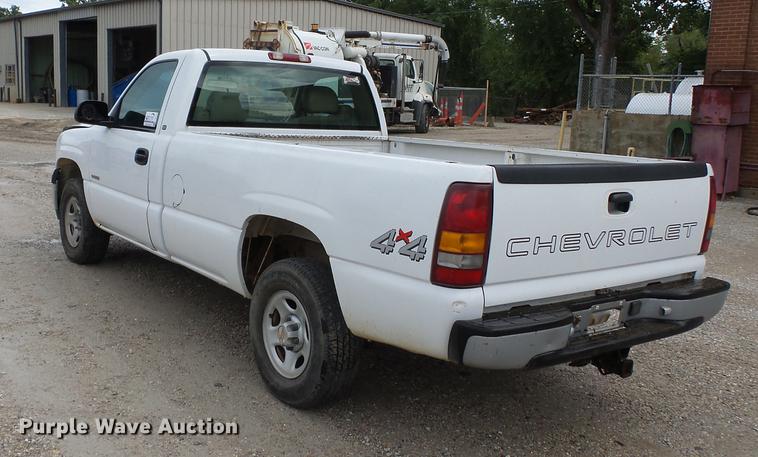 image for item DB7017 2001 Chevrolet Silverado 1500 pickup truck