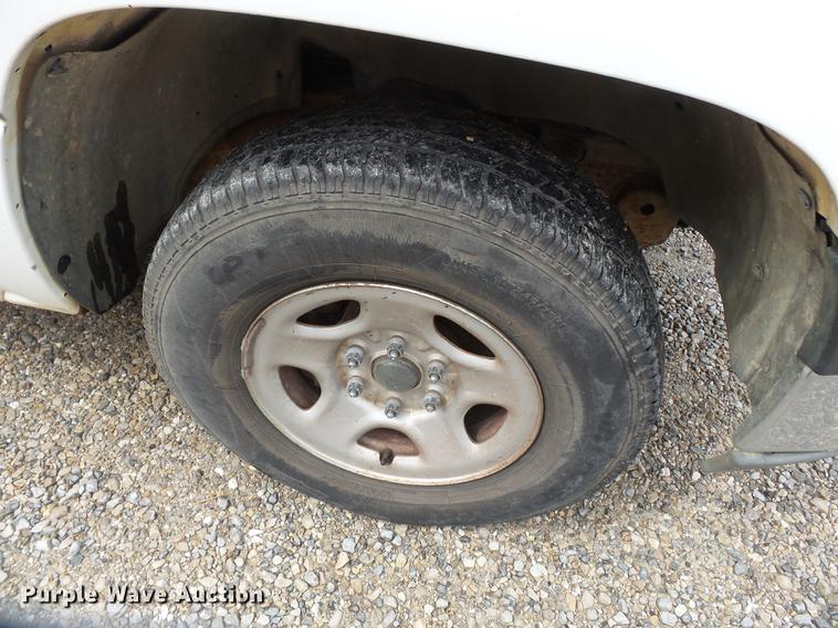 image for item DB7017 2001 Chevrolet Silverado 1500 pickup truck