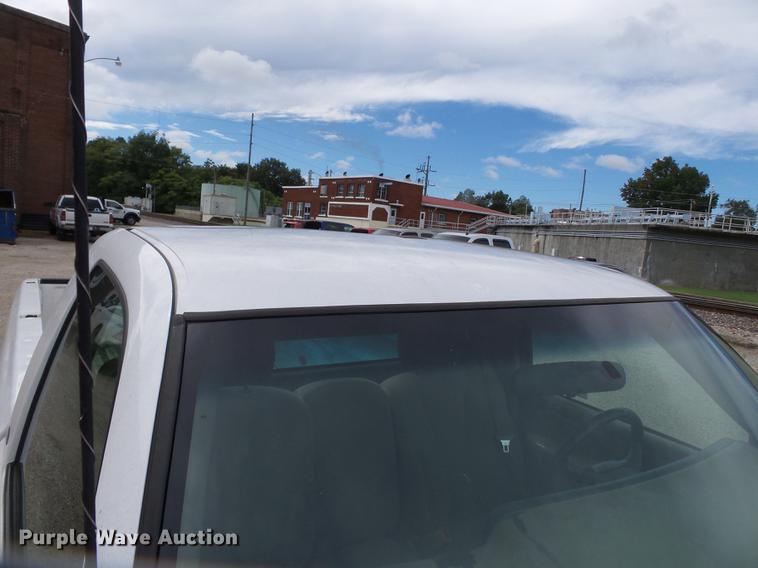 image for item DB7017 2001 Chevrolet Silverado 1500 pickup truck