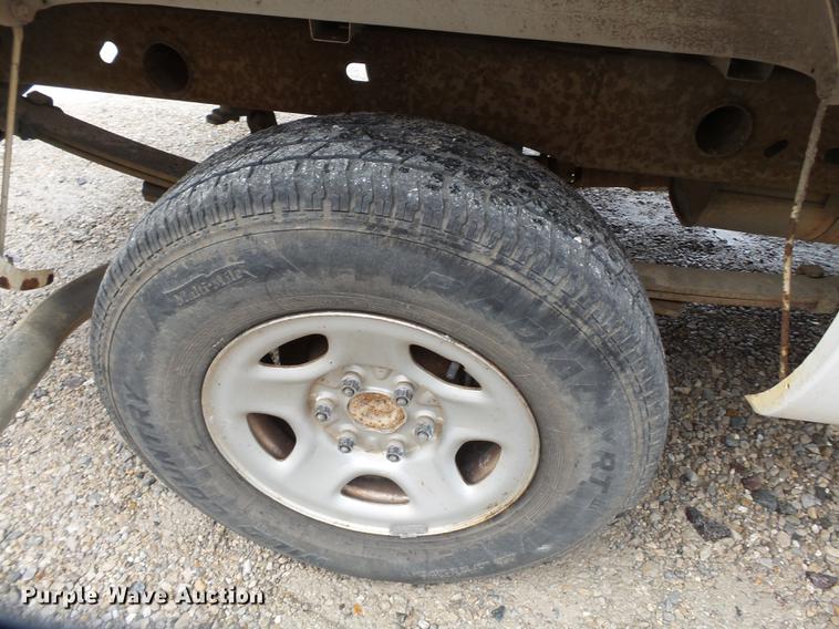 image for item DB7017 2001 Chevrolet Silverado 1500 pickup truck