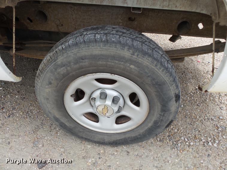 image for item DB7017 2001 Chevrolet Silverado 1500 pickup truck