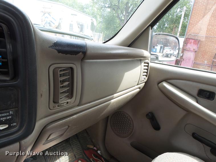 image for item DB7017 2001 Chevrolet Silverado 1500 pickup truck