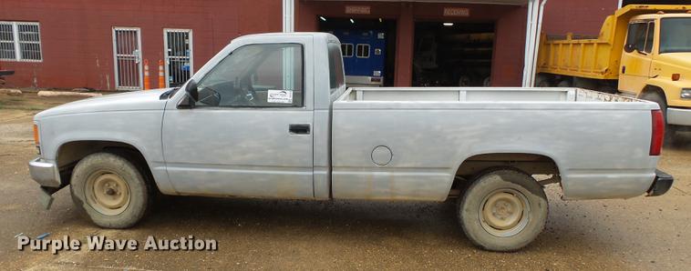 image for item DB7020 1989 GMC Sierra C1500 pickup truck