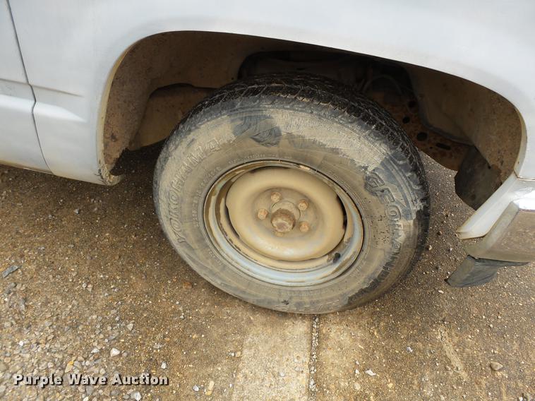 image for item DB7020 1989 GMC Sierra C1500 pickup truck