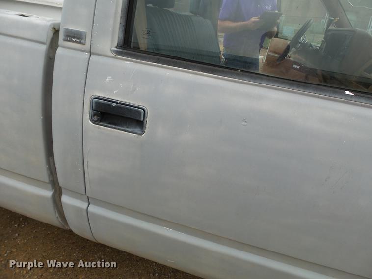 image for item DB7020 1989 GMC Sierra C1500 pickup truck