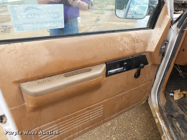 image for item DB7020 1989 GMC Sierra C1500 pickup truck