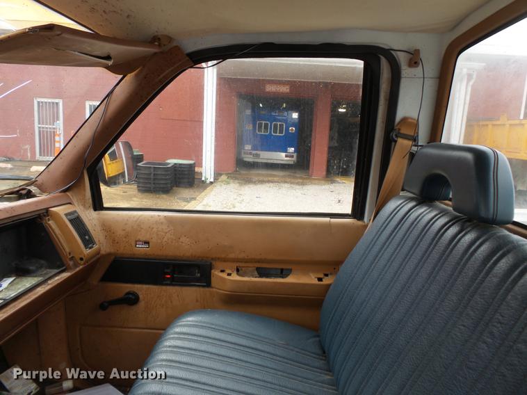 image for item DB7020 1989 GMC Sierra C1500 pickup truck