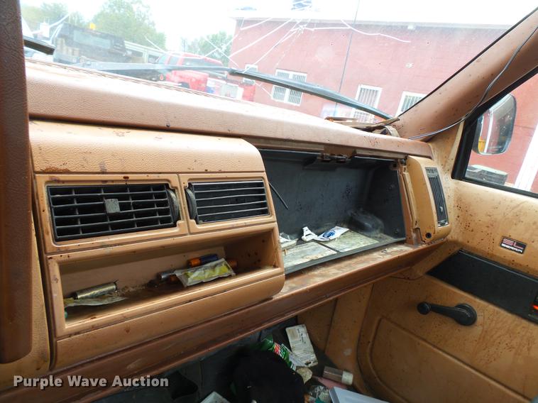 image for item DB7020 1989 GMC Sierra C1500 pickup truck