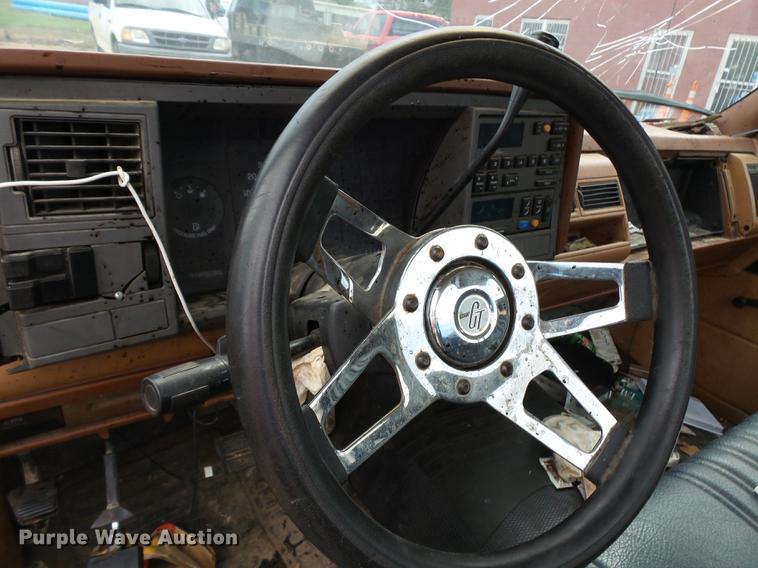 image for item DB7020 1989 GMC Sierra C1500 pickup truck