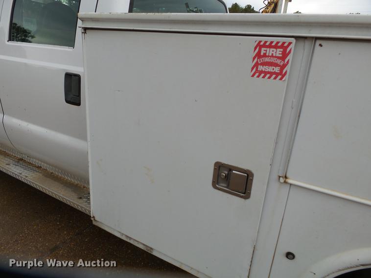 image for item DB7023 2001 Ford F350 Super Duty Crew Cab utility bed pickup truck