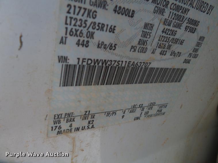 image for item DB7023 2001 Ford F350 Super Duty Crew Cab utility bed pickup truck