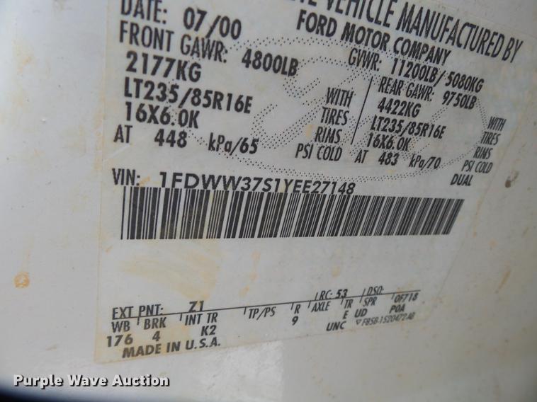 image for item DB7024 2000 Ford F350 Super Duty Crew Cab utility bed pickup truck