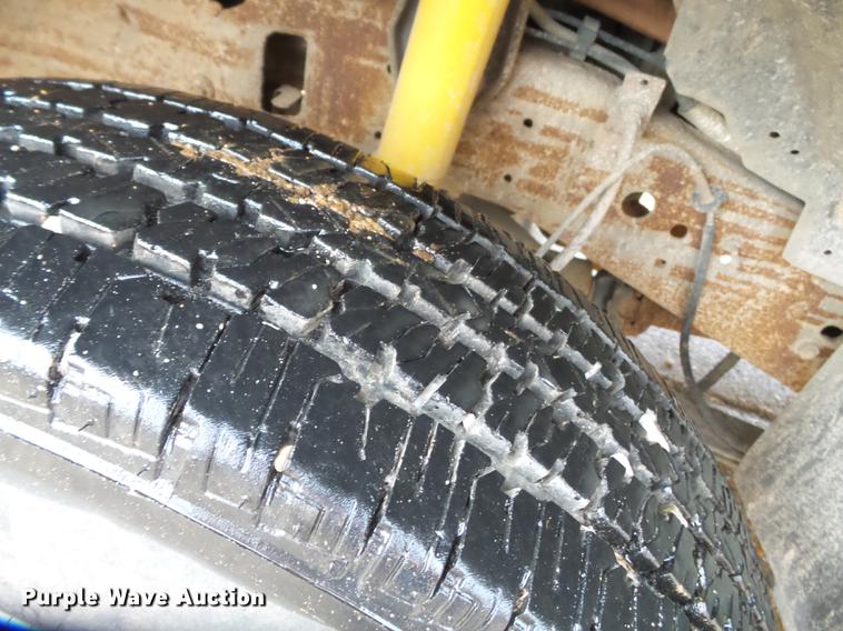 image for item DB7025 2001 Ford F350 Super Duty Crew Cab utility bed pickup truck