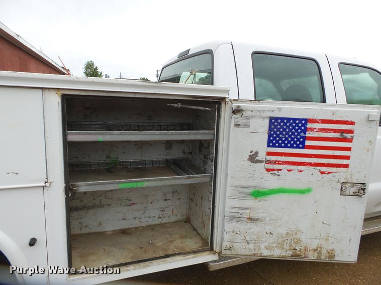 image for item DB7025 2001 Ford F350 Super Duty Crew Cab utility bed pickup truck