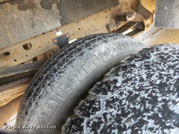 image for item DB7025 2001 Ford F350 Super Duty Crew Cab utility bed pickup truck