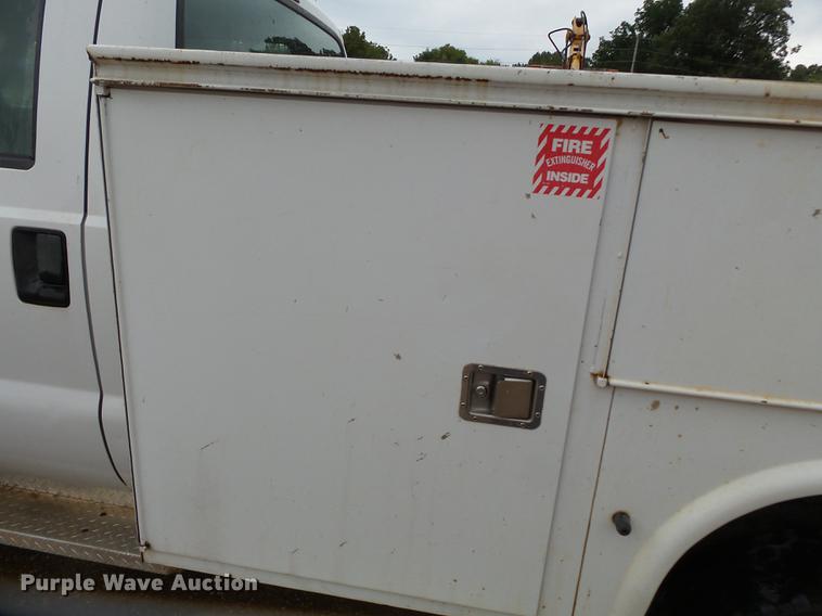 image for item DB7025 2001 Ford F350 Super Duty Crew Cab utility bed pickup truck