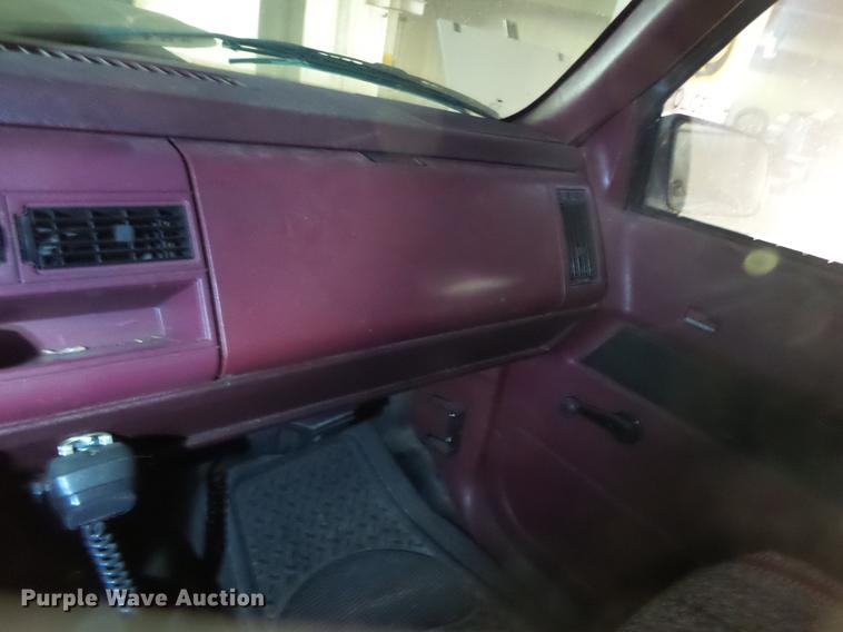 image for item DB7027 1988 GMC Sierra 1500 pickup truck