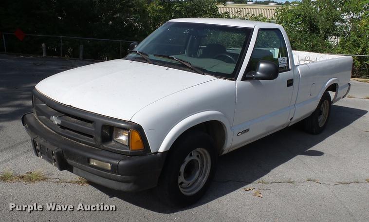 image for item DB7032 1997 Chevrolet S10 pickup truck